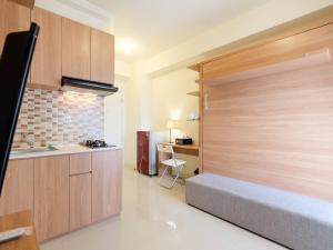 Modern Studio at Green Pramuka City Apartment near to Shopping Center By Travelio