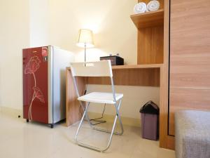 Modern Studio at Green Pramuka City Apartment near to Shopping Center By Travelio