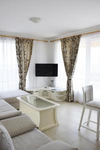 Byla White Residence