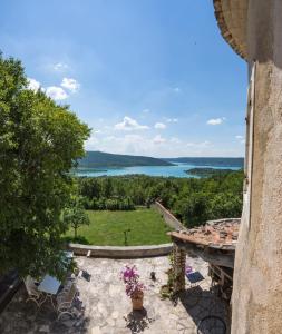 Maisons d'hotes Chateau de Chanteraine : Chambre Familiale - Vue sur Lac