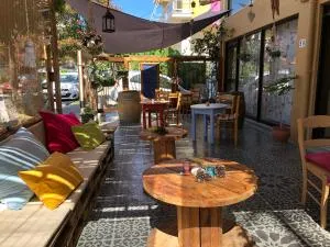 Rhodes Backpackers Boutique Hostel and Apartments - بودروم