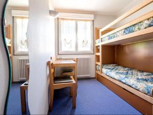 Hotels Hotel le Cygne : Chambre Quadruple Confort