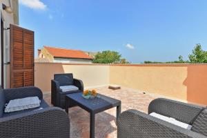 Apartments Gracijano 1724