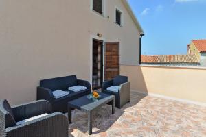 Apartments Gracijano 1724