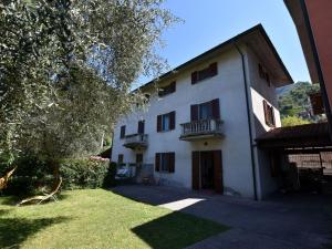 Luxurious Villa in Marone with Garden