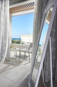 Deluxe Double Room with Side Sea View