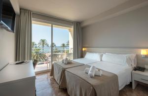 Double with sea view (2 Adults + 1 Child) room in Rosamar Maritim 4*