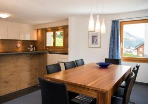 Three-Bedroom Apartment room in Chasa Sot-Chaunt