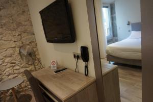 Hotels Hotel de la Couronne : photos des chambres