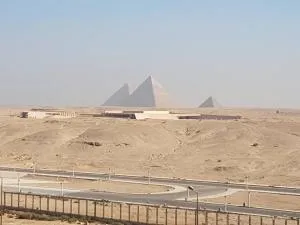 Luxury Pyramids Inn + Tours and Transportations - Qaryat at Ta‘mīr as Siyāḩīyah