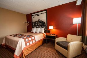 Double Room with Two Double Beds - Mobility Access/Non-Smoking room in Super 8 by Wyndham Brooklyn Center/MPLS