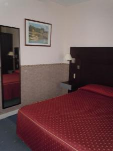 Hotels The Originals City, Hotel Le Bellevue, Montrichard (Inter-Hotel) : photos des chambres