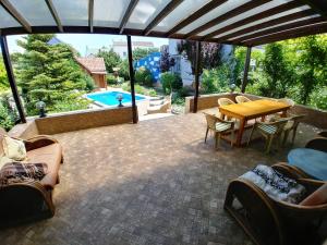 Приватний котедж з Басейном біля моря Совіньон Одеса