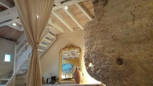 Troglodyte loft