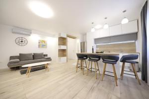 SeNs Apartments by Belmont Realty