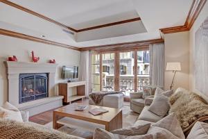3 BR Luxury Ritz-Carlton Condo with Mountain Views