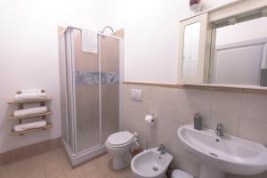 Dreibettzimmer mit eigenem externen Bad