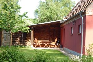 Ferienhaus am Wald mit Klavier, Holzofen, Sauna