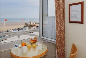 Hotels Hotel De Normandie : photos des chambres