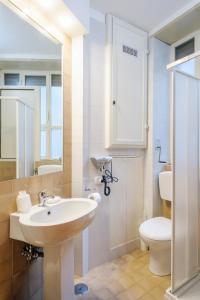 Twin Room with Private External Bathroom