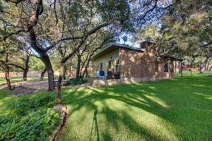 Accommodation in Hudson Bend