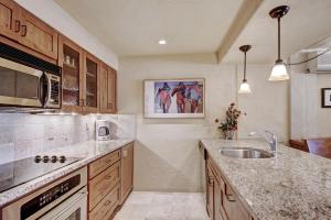 Modern 2 BR Condo Lodge at Vail, Walk to Gondola