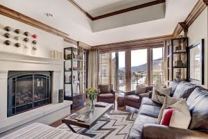2BR Residence at the Ritz-Carlton with Valley View