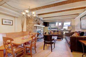 Modern 2 BR Condo Lodge at Vail, Walk to Gondola