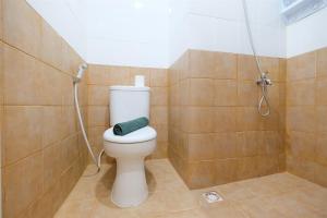 Comfy Studio Apartment @ Green Pramuka City By Travelio