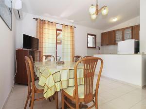 Apartments Luciano 1728