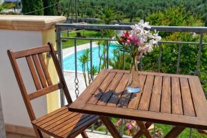 Small Double Room with Pool View room in Aia Grande
