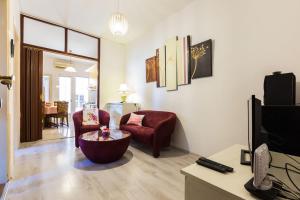 Forum 2BR apartment in old town