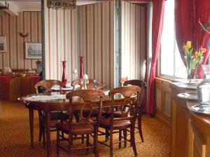 Hotels The Originals City, Hotel Le Bellevue, Montrichard (Inter-Hotel) : photos des chambres