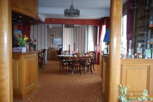 Hotels The Originals City, Hotel Le Bellevue, Montrichard (Inter-Hotel) : photos des chambres