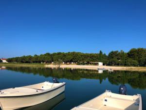 Camping Vransko jezero - Crkvine 