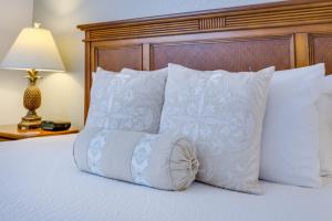 Three-Bedroom Apartment room in Shoreway Loop Unit 207 Condo