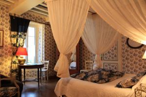 B&B / Chambres d'hotes Logis Les Remparts : photos des chambres