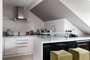 7-9 Rothesay Place, Edinburgh, EH3 7SL, Scotland.