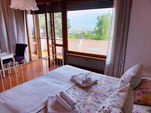 Superior Room with Balcony and Sea View room in B&B Il Giardino di Villa Anna