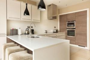 7-9 Rothesay Place, Edinburgh, EH3 7SL, Scotland.