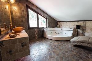 Deluxe Suite with Spa Bath room in Pension Casa Wenge