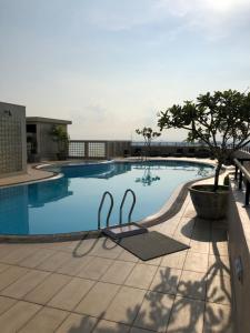 Hedges Court Residencies-2 Rooms with En-suite baths 3 plus Beds Visitors Bath 104 sqm spacious Apartment