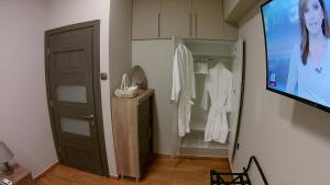 “ZEUS”, STYLISH LUXURY BUSINESS SUITE in the heart of Athens.