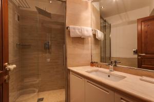 ROMAC Coronari with gym, sauna and garden