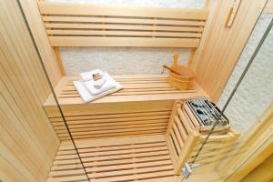 ROMAC Coronari with gym, sauna and garden