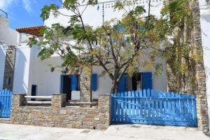 CLIOS BEACH HOUSE - DELUXE BEACH FRONT PROPERTY