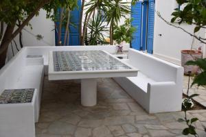 CLIO'S BEACH HOUSE - DELUXE BEACH FRONT PROPERTY Andros Greece