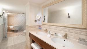 King's Suite SPA included room in Bogatyr Hotel