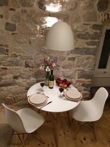 Chic & Stylish with Seaview-Terrace - Kotor Indah