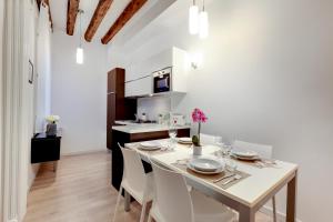 Botteri Palace Apartments by Wonderful Italy